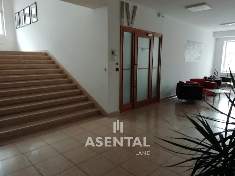 Pronájem kancelářských prostor, 89 m²